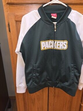 Green Bay Packers women's size Large zip up sweatshirt
